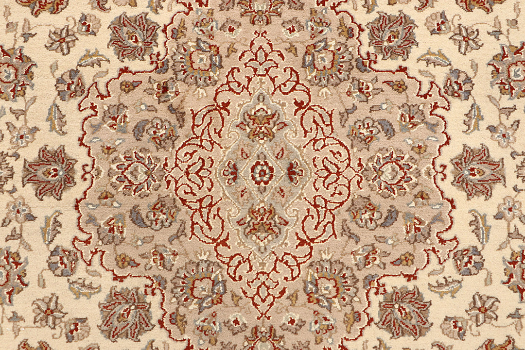 Bisque Isfahan 6' 7 x 9' 9 - No. 68431 - ALRUG Rug Store