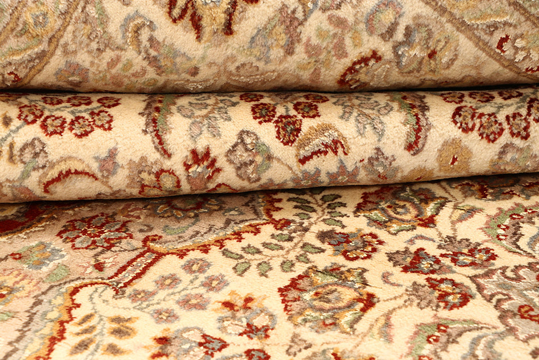 Bisque Isfahan 6' 6 x 9' 9 - No. 68432 - ALRUG Rug Store