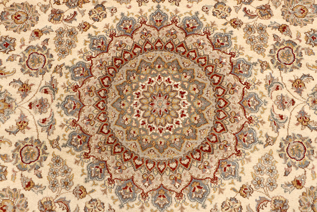 Blanched Almond Isfahan 6' 8 x 9' 9 - No. 68434 - ALRUG Rug Store
