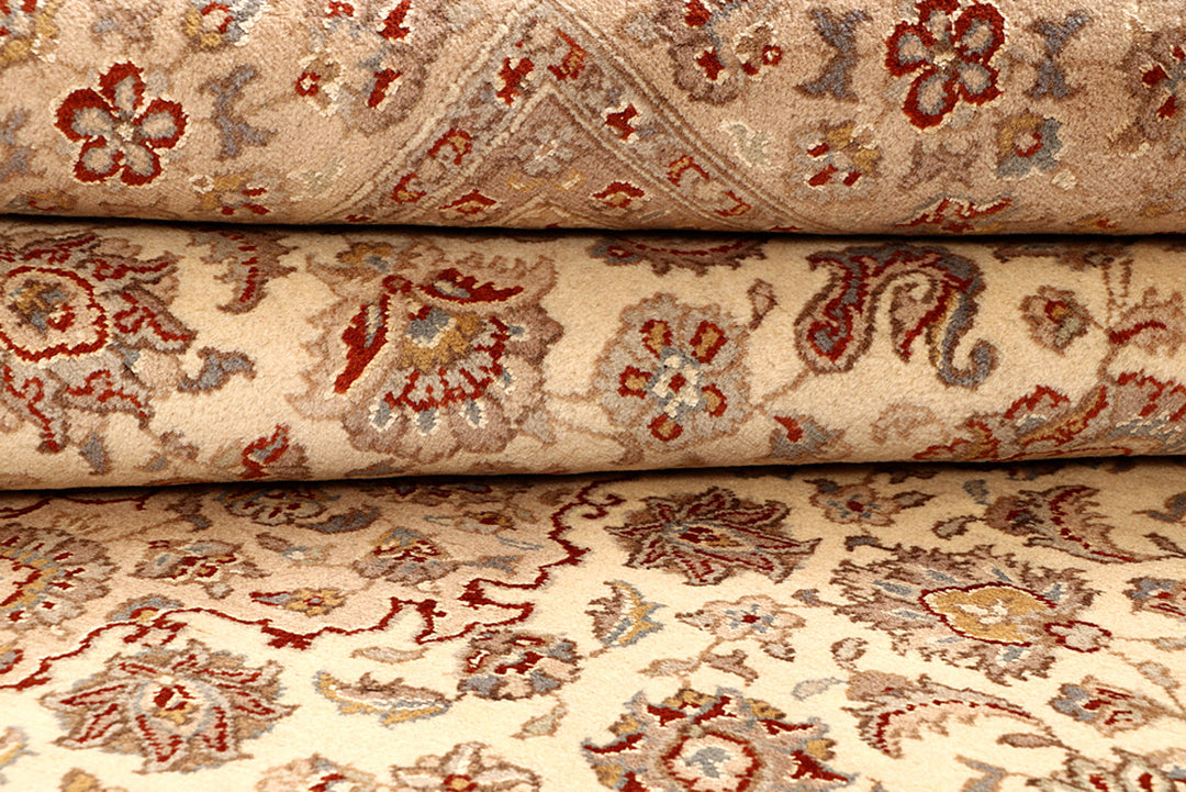 Blanched Almond Isfahan 6' 7 x 9' 10 - No. 68435 - ALRUG Rug Store