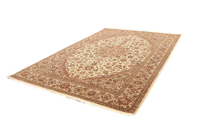 Blanched Almond Isfahan 6' 7 x 9' 10 - No. 68435 - ALRUG Rug Store