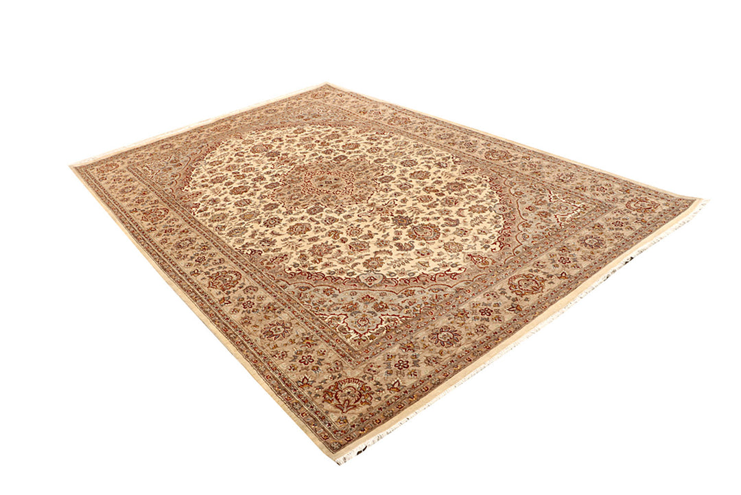 Blanched Almond Isfahan 6' 7 x 9' 10 - No. 68435 - ALRUG Rug Store