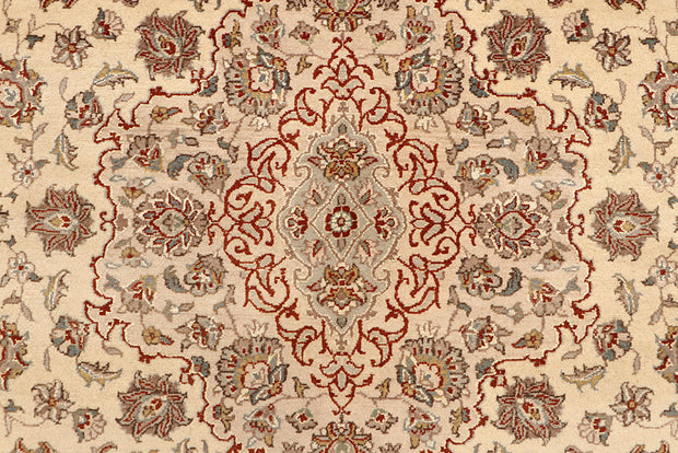 Blanched Almond Isfahan 6' 7 x 9' 10 - No. 68439 - ALRUG Rug Store