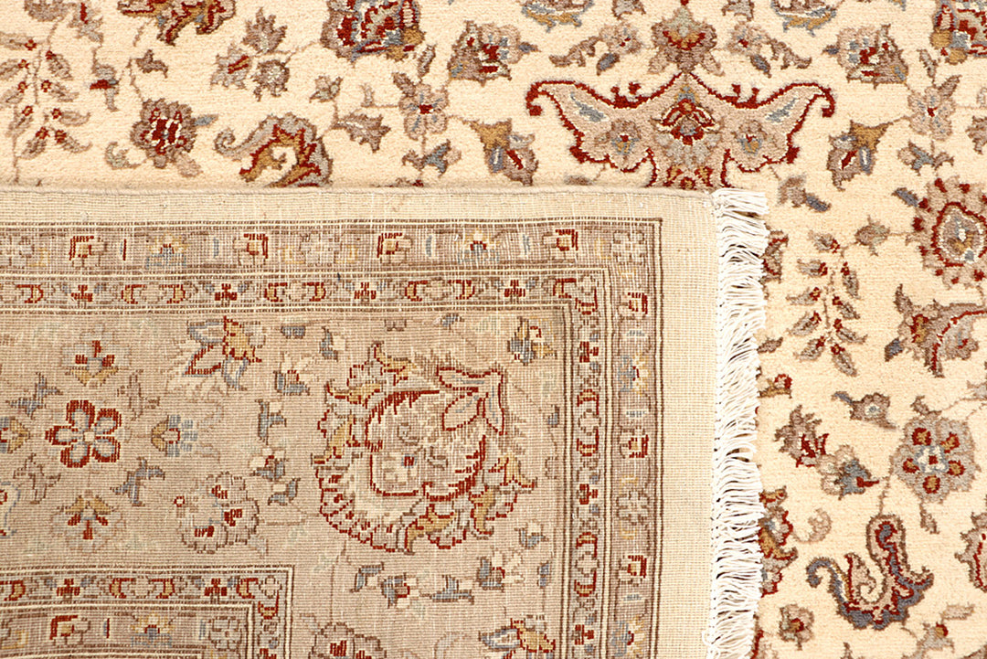 Bisque Isfahan 6' 7 x 9' 8 - No. 68442 - ALRUG Rug Store