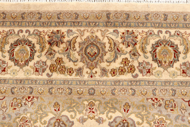 Blanched Almond Isfahan 6' 8 x 9' 9 - No. 68449 - ALRUG Rug Store