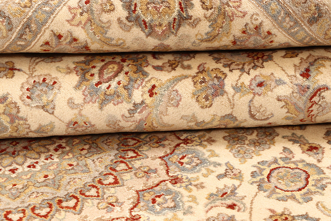 Blanched Almond Isfahan 6' 8 x 9' 9 - No. 68449 - ALRUG Rug Store