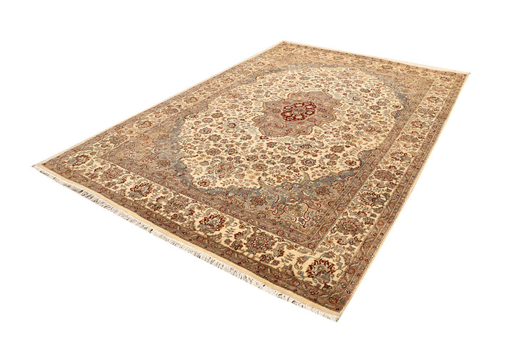Blanched Almond Isfahan 6' 7 x 10' - No. 68456 - ALRUG Rug Store