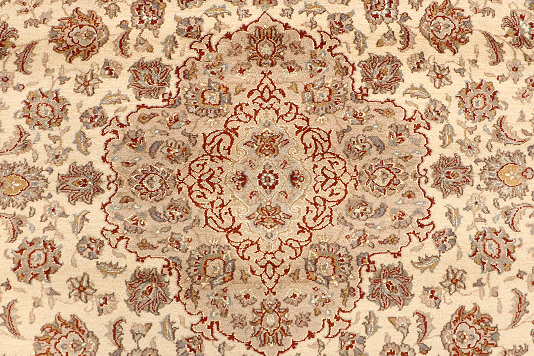Blanched Almond Isfahan 6' 7 x 9' 10 - No. 68460 - ALRUG Rug Store