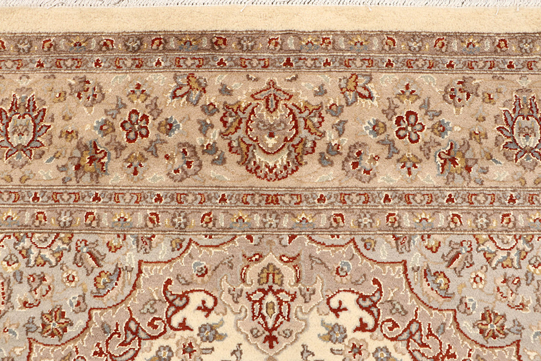 Blanched Almond Isfahan 6' 7 x 9' 8 - No. 68461 - ALRUG Rug Store