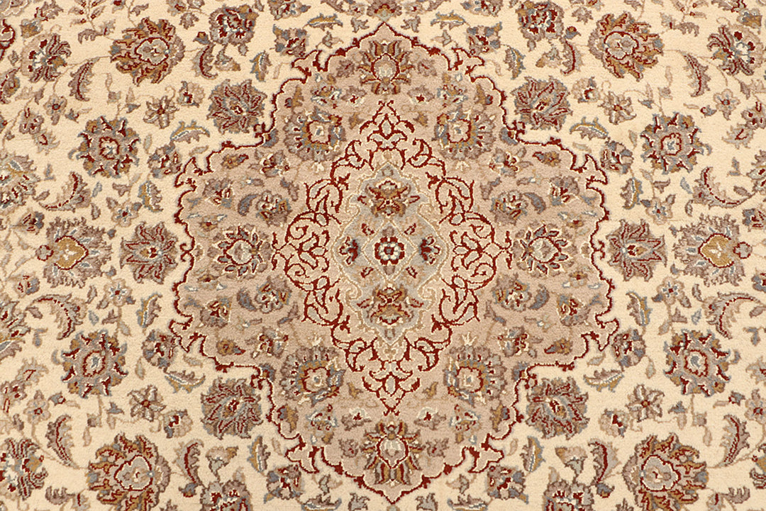 Blanched Almond Isfahan 6' 7 x 9' 8 - No. 68461 - ALRUG Rug Store