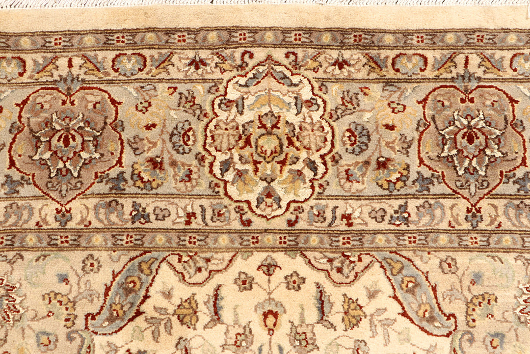 Blanched Almond Isfahan 6' 6 x 9' 9 - No. 68463 - ALRUG Rug Store