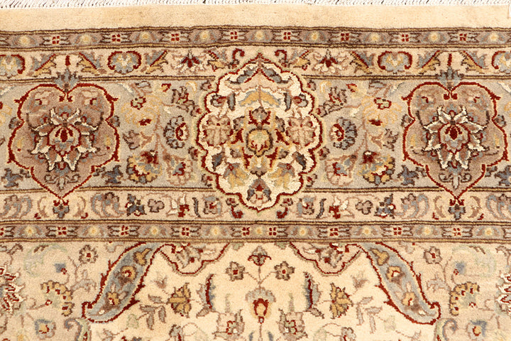 Blanched Almond Isfahan 6' 6 x 9' 9 - No. 68463 - ALRUG Rug Store