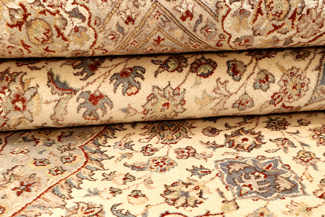 Blanched Almond Isfahan 6' 6 x 9' 9 - No. 68463 - ALRUG Rug Store