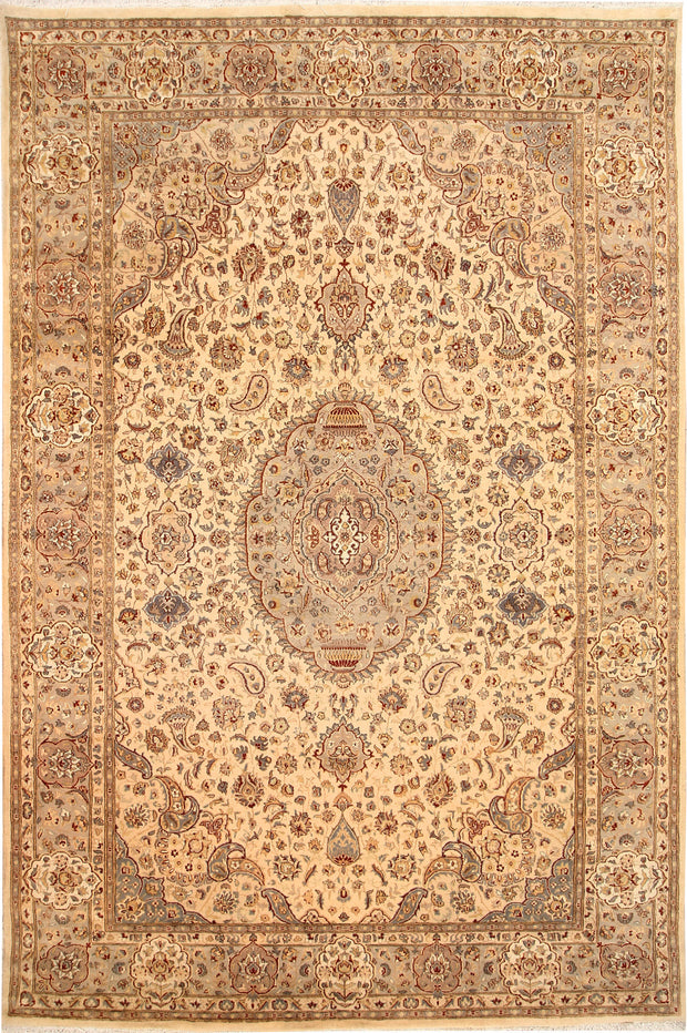 Blanched Almond Isfahan 6' 6 x 9' 9 - No. 68463 - ALRUG Rug Store