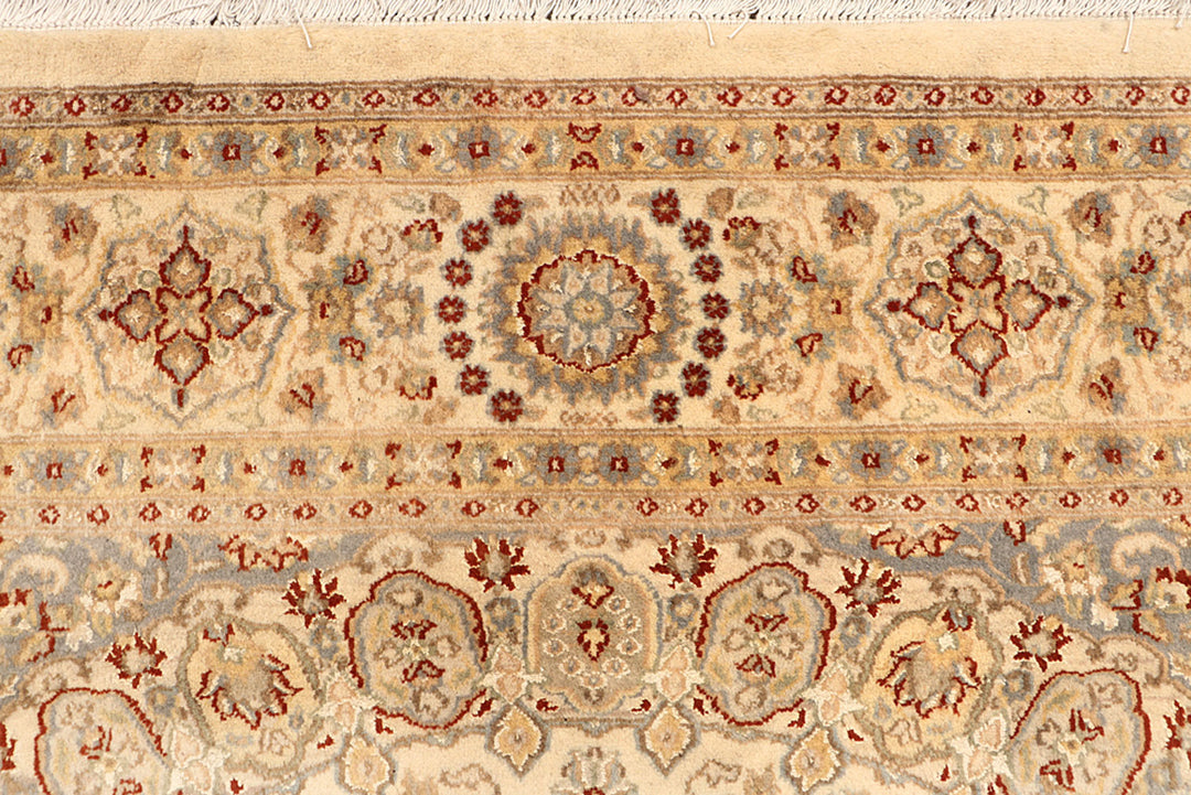 Blanched Almond Isfahan 6' 5 x 9' 6 - No. 68464 - ALRUG Rug Store