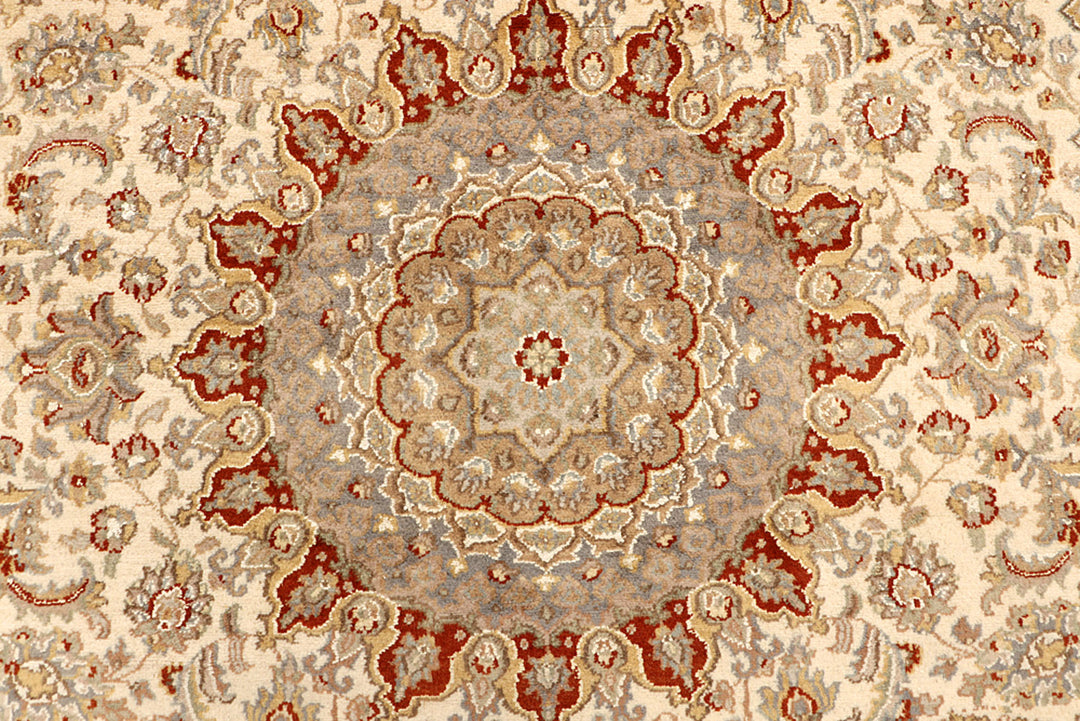 Blanched Almond Isfahan 6' 5 x 9' 6 - No. 68464 - ALRUG Rug Store