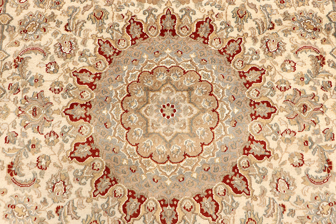 Blanched Almond Isfahan 6' 6 x 9' 7 - No. 68466 - ALRUG Rug Store