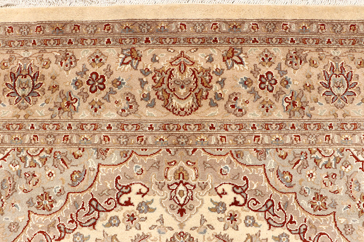 Blanched Almond Isfahan 6' 6 x 9' 9 - No. 68467 - ALRUG Rug Store
