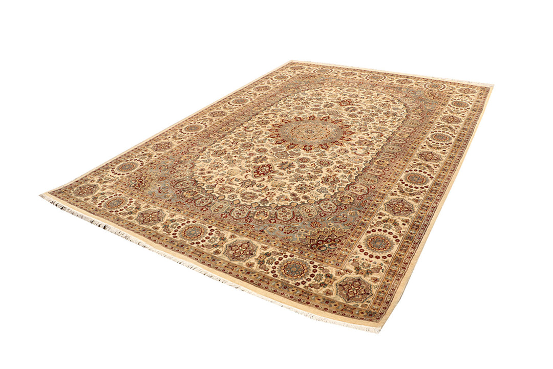 Blanched Almond Isfahan 6' 7 x 9' 6 - No. 68471 - ALRUG Rug Store