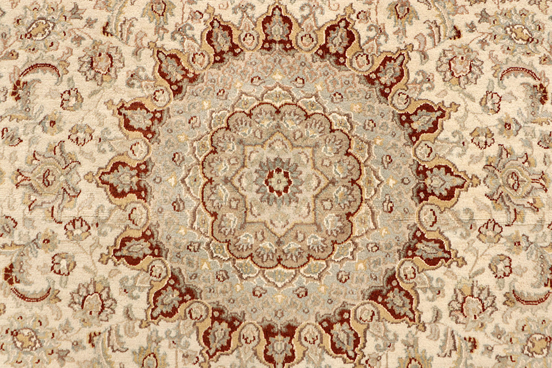 Blanched Almond Isfahan 6' 4 x 9' 6 - No. 68472 - ALRUG Rug Store