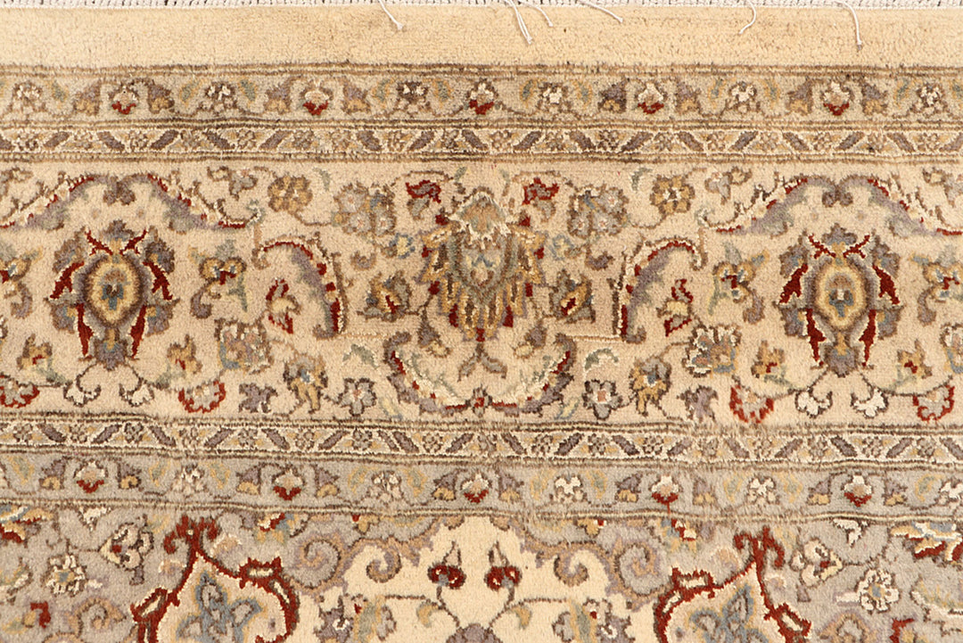 Blanched Almond Isfahan 6' 6 x 9' 9 - No. 68474 - ALRUG Rug Store