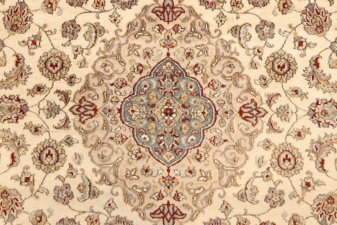 Blanched Almond Isfahan 6' 6 x 9' 9 - No. 68474 - ALRUG Rug Store