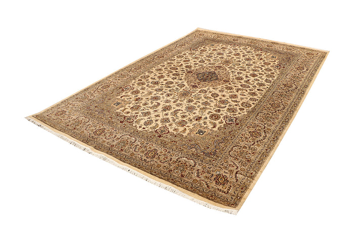 Blanched Almond Isfahan 6' 6 x 9' 9 - No. 68474 - ALRUG Rug Store