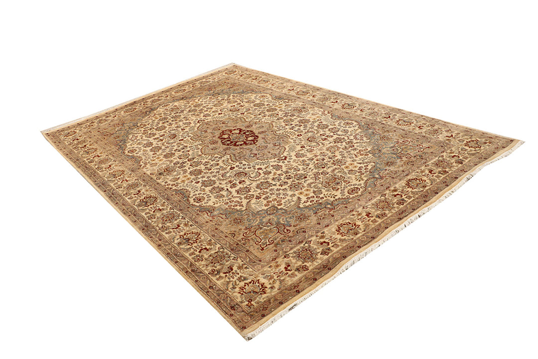 Blanched Almond Isfahan 6' 5 x 9' 7 - No. 68479 - ALRUG Rug Store