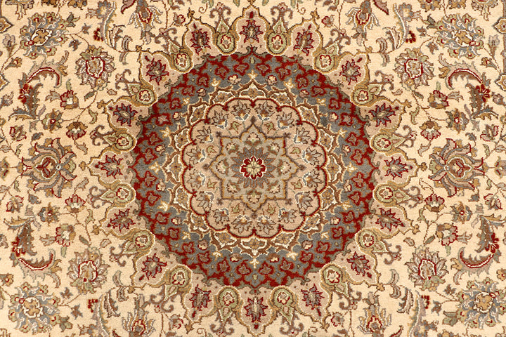 Blanched Almond Isfahan 6' 8 x 9' 11 - No. 68480 - ALRUG Rug Store