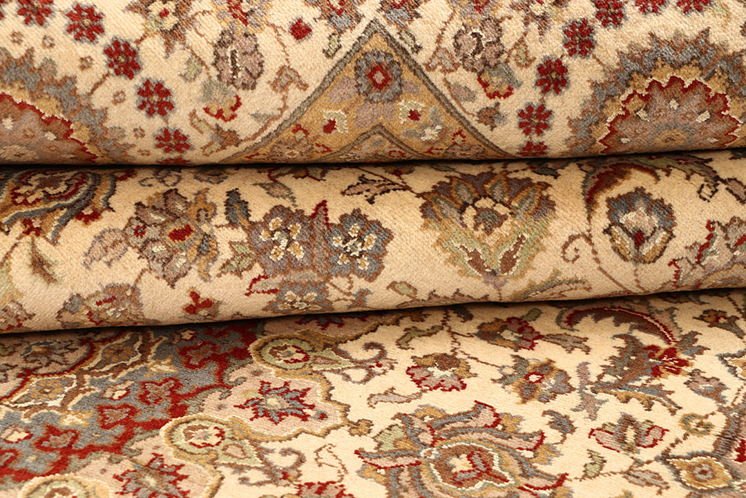 Blanched Almond Isfahan 6' 8 x 9' 11 - No. 68480 - ALRUG Rug Store