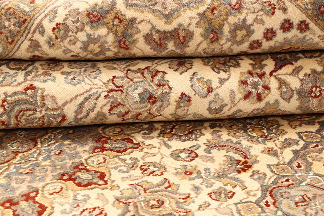 Blanched Almond Isfahan 6' 6 x 9' 9 - No. 68482 - ALRUG Rug Store