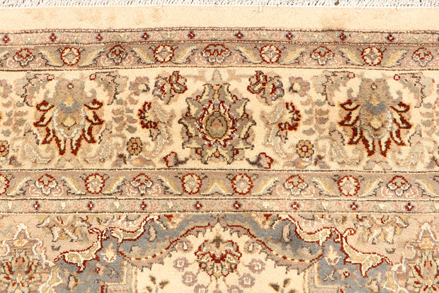 Blanched Almond Isfahan 6' 7 x 9' 9 - No. 68484 - ALRUG Rug Store