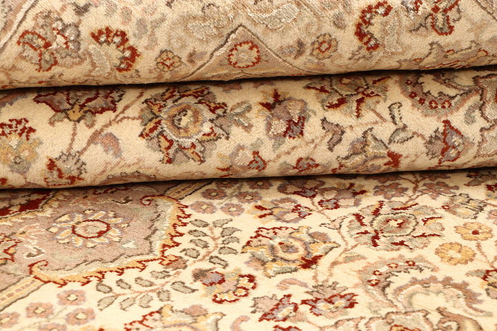 Blanched Almond Isfahan 6' 7 x 9' 9 - No. 68484 - ALRUG Rug Store