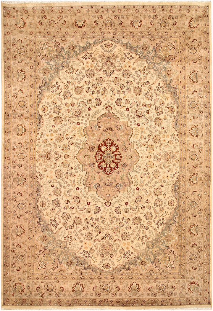 Blanched Almond Isfahan 6' 7 x 9' 7 - No. 68485 - ALRUG Rug Store