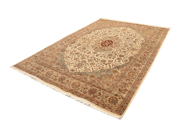 Blanched Almond Isfahan 6' 8 x 9' 9 - No. 68487 - ALRUG Rug Store