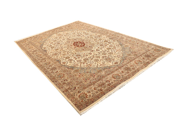 Blanched Almond Isfahan 6' 8 x 9' 9 - No. 68487 - ALRUG Rug Store