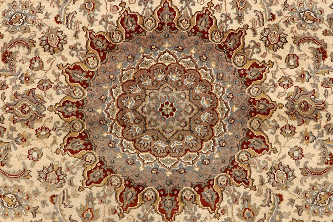 Bisque Isfahan 6' 6 x 9' 9 - No. 68488 - ALRUG Rug Store