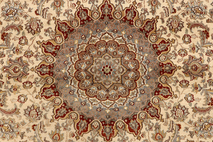 Bisque Isfahan 6' 6 x 9' 9 - No. 68488 - ALRUG Rug Store