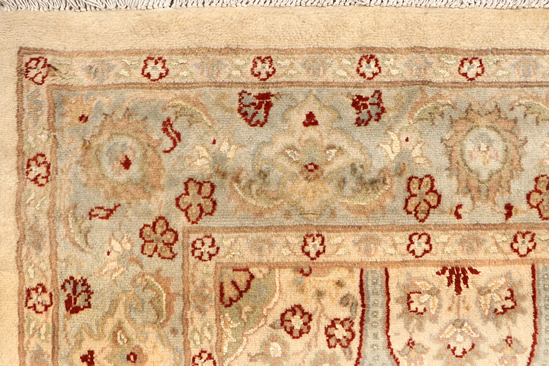 Navajo White Isfahan 4' 11 x 8' - No. 68496 - ALRUG Rug Store