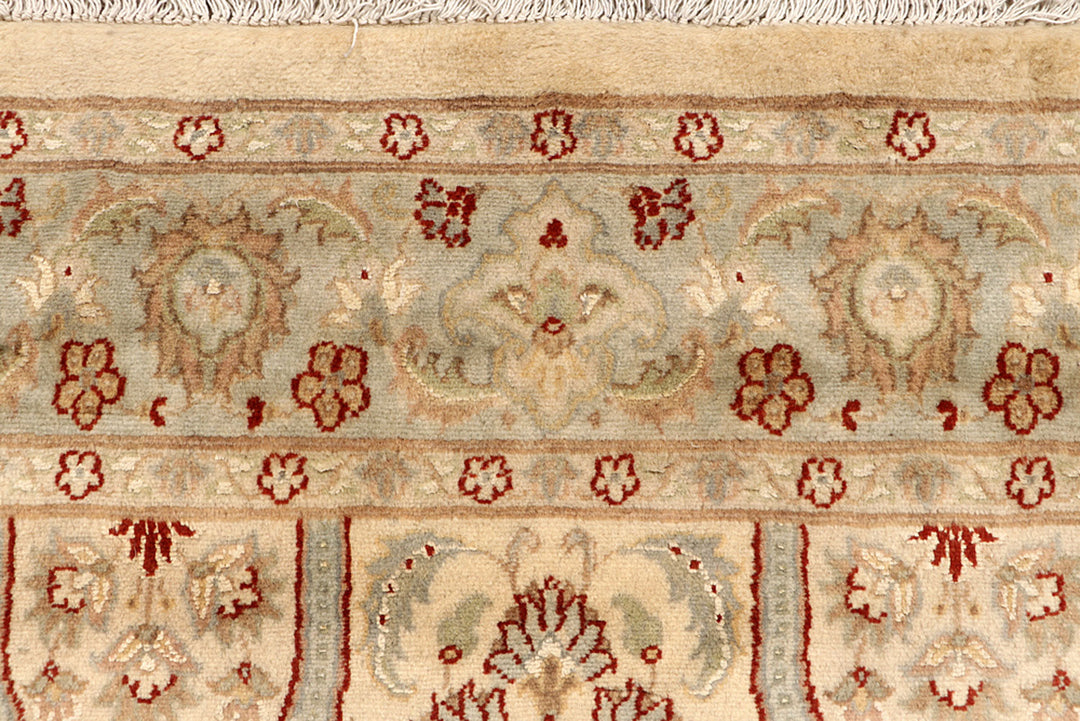 Navajo White Isfahan 4' 11 x 8' - No. 68496 - ALRUG Rug Store