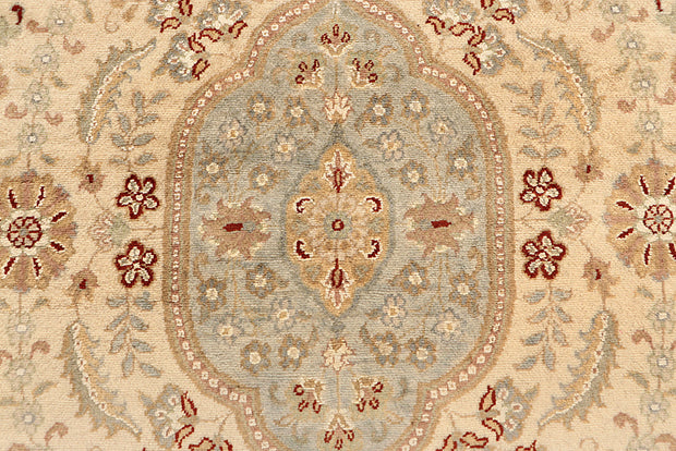Navajo White Isfahan 4' 11 x 8' - No. 68496 - ALRUG Rug Store