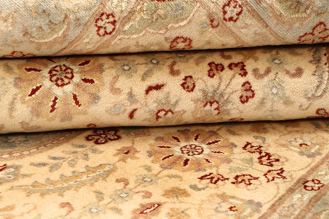 Navajo White Isfahan 4' 11 x 8' - No. 68496 - ALRUG Rug Store