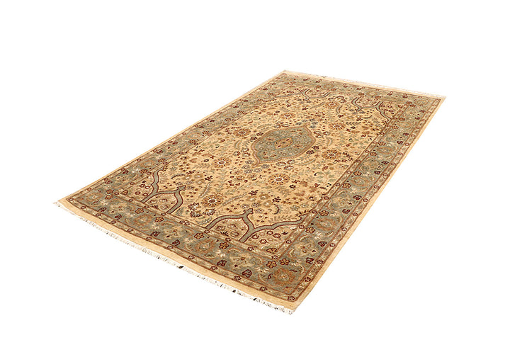 Navajo White Isfahan 4' 11 x 8' - No. 68496 - ALRUG Rug Store