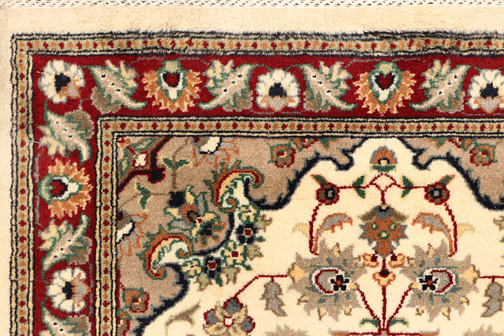 Blanched Almond Mahal 2' 7 x 10' 4 - No. 68521 - ALRUG Rug Store