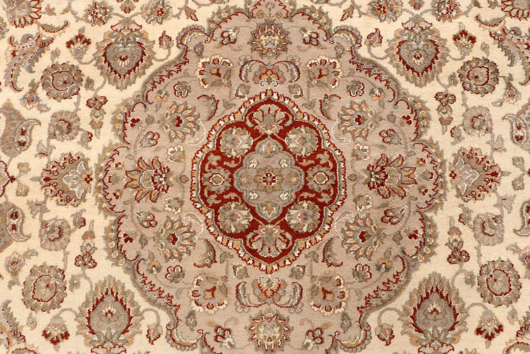 Blanched Almond Isfahan 9' 1 x 12' 2 - No. 68533 - ALRUG Rug Store
