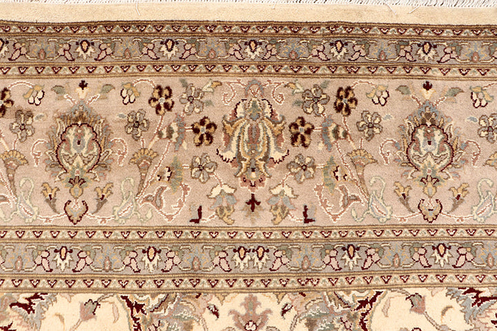 Blanched Almond Mahal 8' 11 x 12' 4 - No. 68539 - ALRUG Rug Store