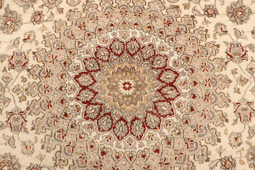 Blanched Almond Isfahan 7' 11 x 10' 2 - No. 68546 - ALRUG Rug Store