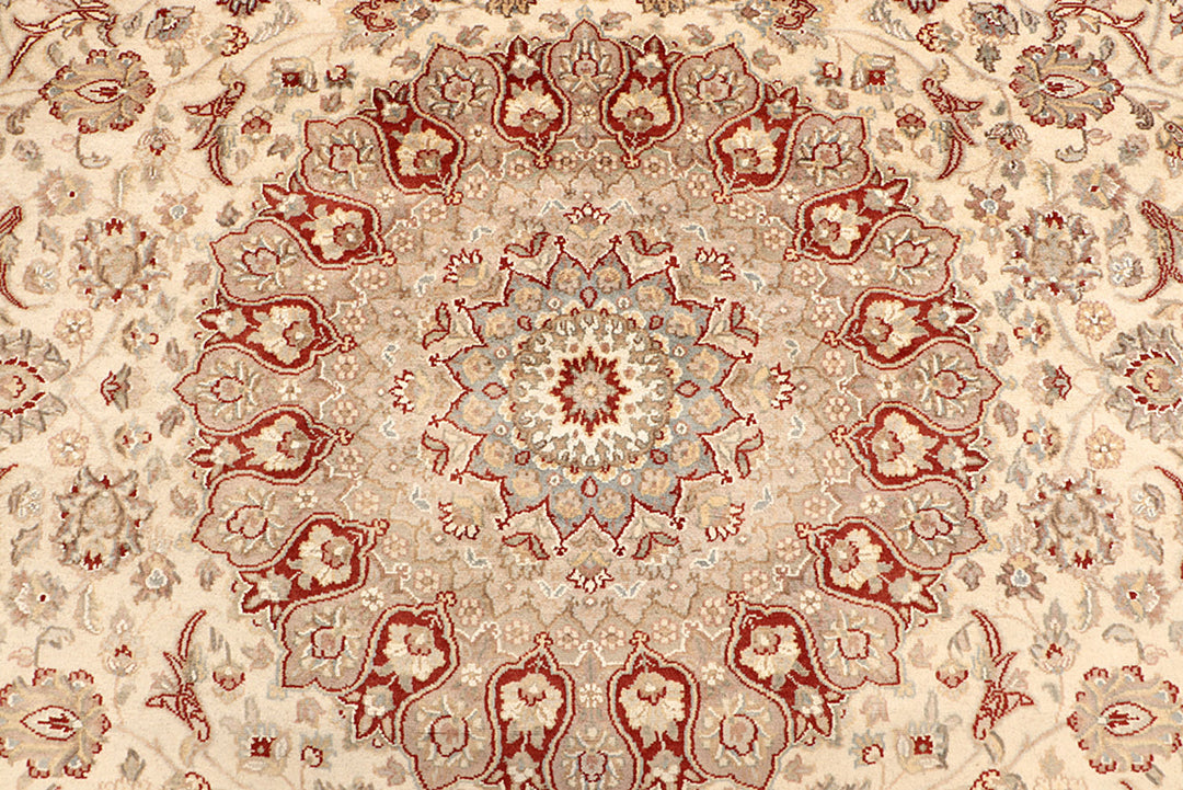 Blanched Almond Isfahan 8' 1 x 10' 2 - No. 68569 - ALRUG Rug Store