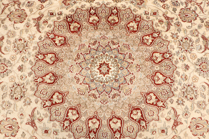 Blanched Almond Isfahan 8' 1 x 10' 2 - No. 68569 - ALRUG Rug Store