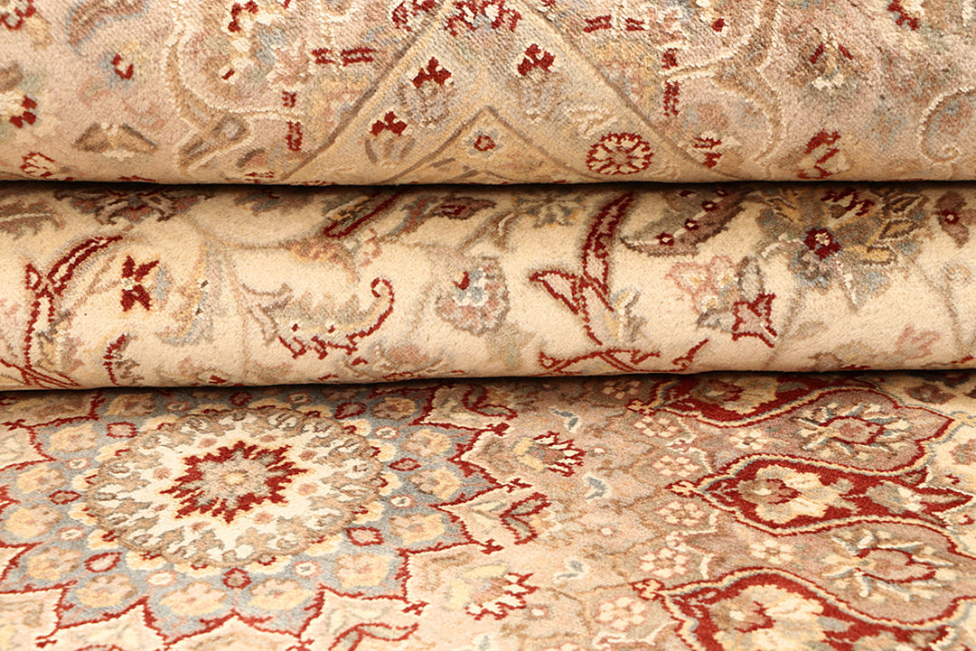 Blanched Almond Isfahan 8' 1 x 10' 2 - No. 68569 - ALRUG Rug Store